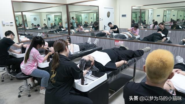 没学历最吃香的职业 普通人学什么技术工资高