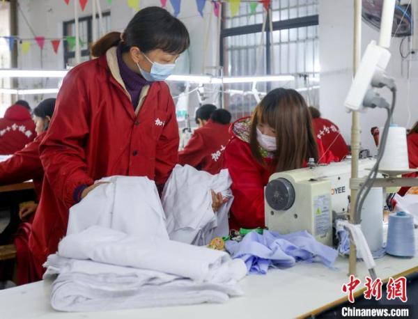有没有服装代加工合作的,如何找代工厂做衣服